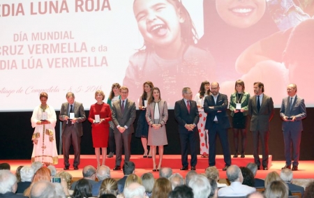 A raíña Letizia entregou a Medalla de Ouro de Cruz Vermella a Voz Natura